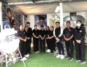 กาฬสินธุ์ จุฬาลงกรณ์มหาวิทยาลัยเป็นเจ้าภาพสวดพระอภิธรรม ”ฮลุน“ คืนแรก ย่า-ครอบครัวได้รับกำลังใจล้นขอบคุณ เพื่อนบ้าน แฟนคลับ เอฟซี ด้วยหัวใจ