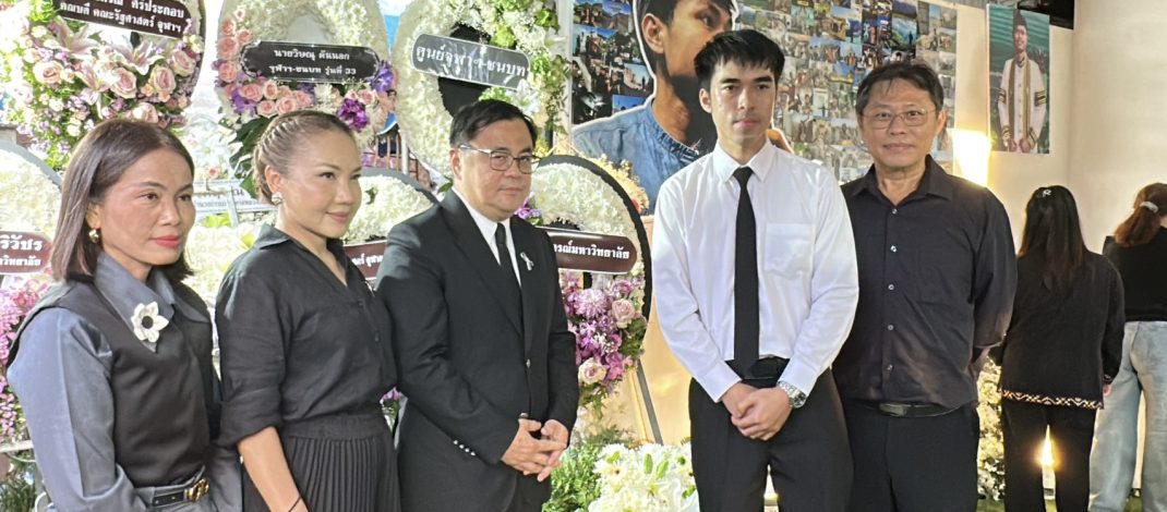 กาฬสินธุ์ อธิการบดีจุฬาฯยกย่อง“ฮลุน”ทำให้เห็นว่าทุนจุฬาชนบทมีมากกว่าทุนทรัพย์ นั่นคือทุนชีวิต สามารถพัฒนาตนเอง พร้อมยกย่องเป็นเยาวชนต้นแบบที่เป็นแบบอย่างให้กับสังคม