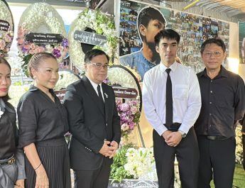 กาฬสินธุ์ อธิการบดีจุฬาฯยกย่อง“ฮลุน”ทำให้เห็นว่าทุนจุฬาชนบทมีมากกว่าทุนทรัพย์ นั่นคือทุนชีวิต สามารถพัฒนาตนเอง พร้อมยกย่องเป็นเยาวชนต้นแบบที่เป็นแบบอย่างให้กับสังคม