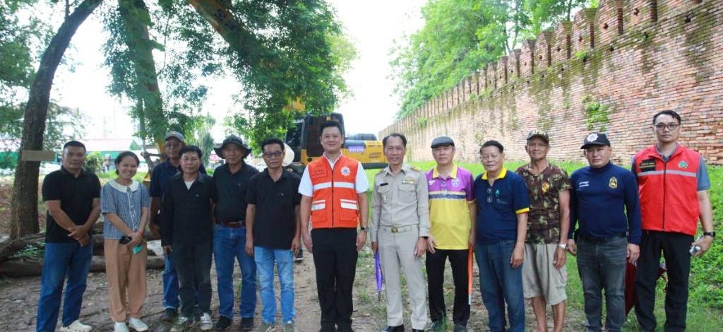 เทศบาลเมืองน่านผนึก อบจ.–กรมศิลปากร เร่งฟื้นฟู “คูเมืองเก่าน่าน” กำจัดวัชพืช–ปรับภูมิทัศน์