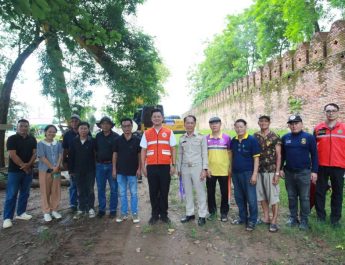 เทศบาลเมืองน่านผนึก อบจ.–กรมศิลปากร เร่งฟื้นฟู “คูเมืองเก่าน่าน” กำจัดวัชพืช–ปรับภูมิทัศน์
