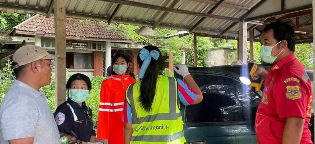 สลด! ชายชนเผ่าเสียชีวิตภายในรถที่ท่าวังผา ญาติระบุมีโรคประจำตัว แพทย์ชันสูตรไม่พบเหตุผิดปกติ