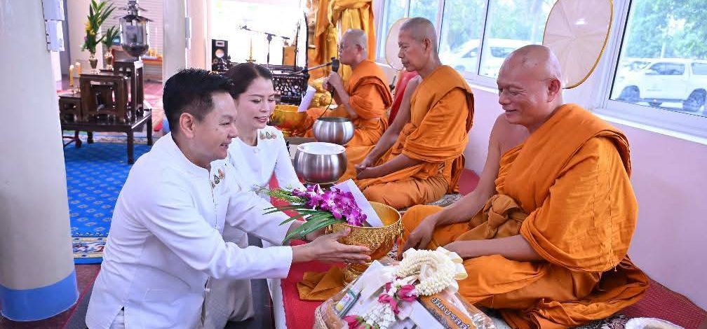 รองผู้ว่าฯนครปฐม นำหัวหน้าส่วน ประชาชน ร่วมกิจกรรมเข้าวัดปฏิบัติธรรมวันธรรมสวนะ