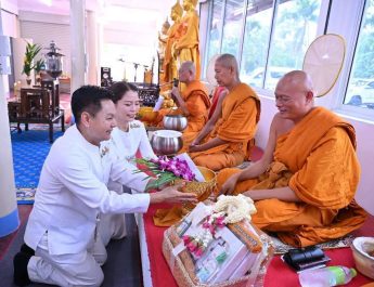 รองผู้ว่าฯนครปฐม นำหัวหน้าส่วน ประชาชน ร่วมกิจกรรมเข้าวัดปฏิบัติธรรมวันธรรมสวนะ