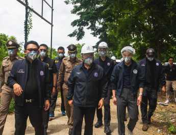 ส.ส.ฟิล์ม ปธ.กมธ.อุตสาหกรรม เชิญ วราวุธ ลุยตรวจโรงงานทิ้งซากอลูมิเนียมดรอส 1.2 หมื่นตันถูกทิ้งคาบิ๊กแบ๊กในพื้นที่ชุมชนจังหวัดนครปฐม สั่งเร่งแก้ปัญหาด่วน หวั่นกระทบสุขภาพประชาชน