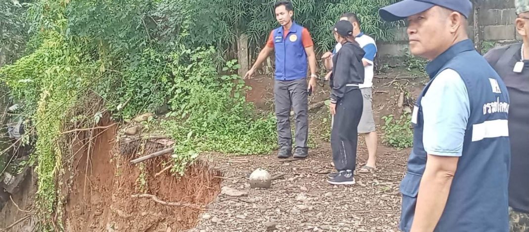 หลายพื้นที่แม่ฮ่องสอนยังอ่วม ล่าสุดนายอำเภอแม่สะเรียงรุดตรวจสอบพื้นที่โดนน้ำกัดเซาะเสียหายหนัก กำชับต้องช่วยเหลือด่วน ส่วนแม่สุยะต้องเร่งแก้ไขระบบประปาหมู่บ้าน