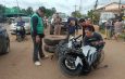 ปราจีนบุรี รถพ่วง22 ล้อล้อหลุดกลิ้งใส่รถครูหนุ่มติดไฟแดงบาดเจ็บ