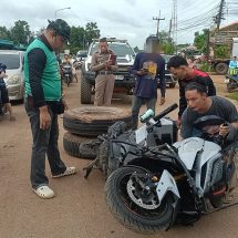 ปราจีนบุรี รถพ่วง22 ล้อล้อหลุดกลิ้งใส่รถครูหนุ่มติดไฟแดงบาดเจ็บ