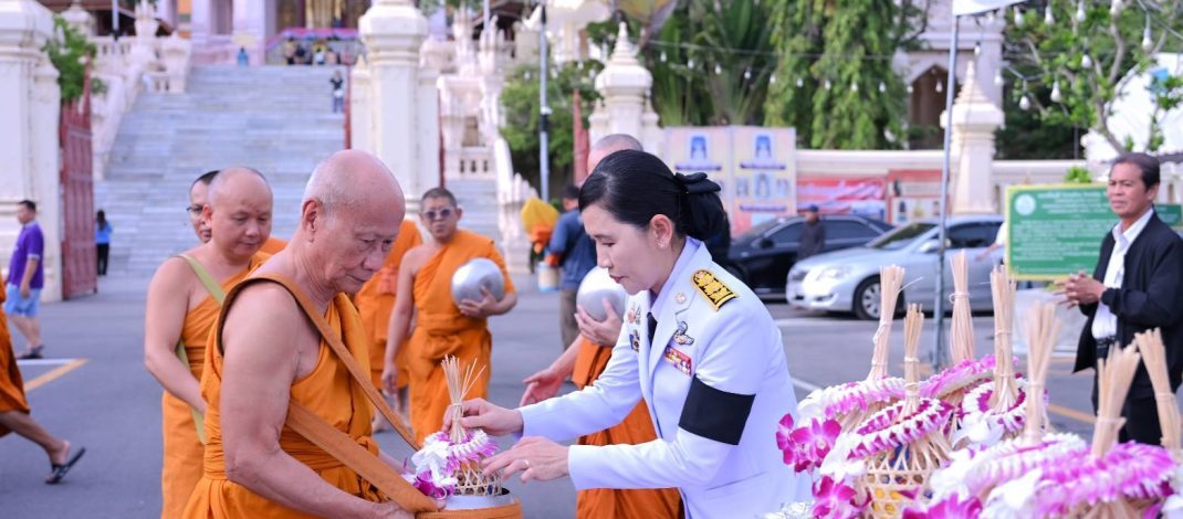 จังหวัดนครปฐมจัดพิธีเจริญพระพุทธมนต์และทำบุญตักบาตรถวายพระราชกุศลแด่ สมเด็จพระนางเจ้าสิริกิติ์ พระบรมราชินีนาถ พระบรมราชชนนีพันปีหลวง เนื่องในโอกาสวันคล้ายวันพระราชสมภพ และวันแม่แห่งชาติ 12 สิงหาคม 2569