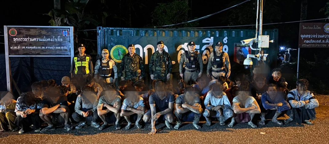 กาญจนบุรี : 52 แรงงานเมียนมาลอบเข้าไทย ไม่รอดถูกจับกลางป่าหลังสวนส้มโอ