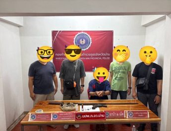 หน่วยปฏิบัติการพิเศษ ตำรวจน่าน บุกจับชายวัยกลางคน ยึดปืนเถื่อน 2 กระบอก-ยาบ้า 2 เม็ด