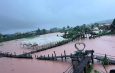 น่าน ปัวอ่วม! ฝนถล่มหนัก น้ำป่าทะลักท่วมบ้านสูงเกือบชั้นสอง สะพานบ้านนาแลถูกซัดขาด