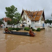 น้ำยังท่วมบริเวณวัดภูมินทร์! หวั่นฐานพระอุโบสถทรุด กระทบโบราณสถานล้ำค่า “ปู่ม่านย่าม่าน”