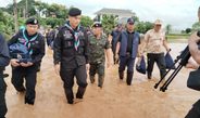 รัฐมนตรีกลาโหม ลงพื้นที่ปัว เยี่ยมให้กำลังใจผู้ประสบอุทกภัย พร้อมระดมกำลังช่วยเหลือประชาชน