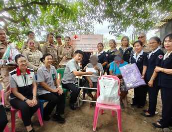 กาญจนบุรี : 2 รองผู้ว่า ฯ กาญจน์ ลงพื้นที่เยี่ยมให้กำลังใจ ผู้สูงอายุ ผู้ป่วยติดเตียง มีโรคประจำตัวและยากไร้ ในพื้นที่ตำบลวังศาลา อำเภอท่าม่วง จังหวัดกาญจนบุรี