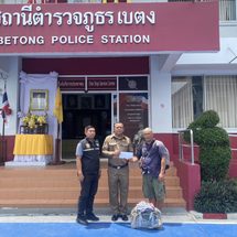 ตำรวจไทยเป็นที่พึ่งของประชาชน ผู้กำกับ สภ.เบตง ช่วยค่าเดินทาง ส่งชาวบ้านเดินทางกลับบ้านบุรีรัมย์อย่างปลอดภัย