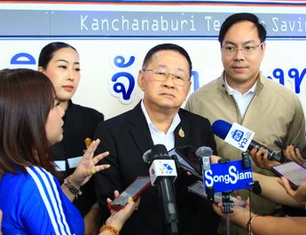 กาญจนบุรี : รัฐมนตรีกระทรวงศึกษาธิการ ลุยเมืองกาญจน์ 2 วัน ลงพื้นที่ตรวจเยี่ยม 5 จุด ประกอบด้วย จุดแรกโรงเรียนท่ามะกาวิทยาคม จุดสองสหกรณ์ออมทรัพย์ครูกาญจนบุรี จุดสามโรงเรียนบ้านหนองกระทุ่ม จุดที่สี่โรงเรียนวิสุทธรังสี เพื่อรับฟังปัญหานำกลับไปพัฒนาการเรียนรู้ทั้งระบบ โดยเฉพาะหนี้สิ้นของครู