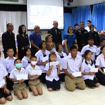 กาญจนบุรี – มูลนิธิสันติภาพแม่น้ำแคว สานต่อเจตนารมณ์ “ทากาชิ นากาเซ่” มอบทุนการศึกษา สร้างอนาคตเยาวชนกาญจน์ มอบ 74 ทุน สร้างโอกาสทางการศึกษา สานต่อภารกิจแห่งสันติภาพ