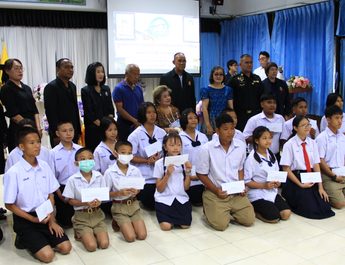 กาญจนบุรี – มูลนิธิสันติภาพแม่น้ำแคว สานต่อเจตนารมณ์ “ทากาชิ นากาเซ่” มอบทุนการศึกษา สร้างอนาคตเยาวชนกาญจน์ มอบ 74 ทุน สร้างโอกาสทางการศึกษา สานต่อภารกิจแห่งสันติภาพ