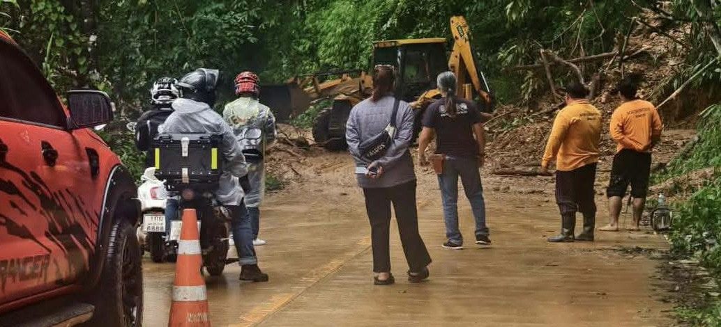 กาญจนบุรี : อัปเดตสถานการณ์ล่าสุดการเดินทางผ่านไป บ้านไร่ – บ้านอีต่อง องค์การบริหารส่วนตำบลปิล๊อก ประกาศเตือนใช้เส้นทางด้วยความระมัดระวัง