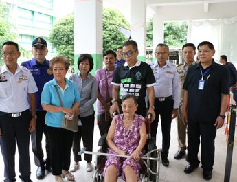 กาฬสินธุ์ เลือกตั้งนายกอบจ.กาฬสินธุ์คึกคัก ยายวัย 90 ปีใช้สิทธิคนแรก เลขาธิการ กกต.เผยยังไม่พบการกระทำผิด