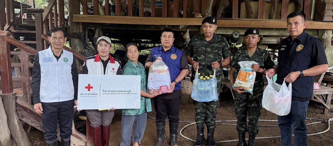 กาญจนบุรี : น้ำป่าท่วม อ.ทองผาภูมิ … ทหาร ร.29 ทุ่มสรรพกำลังช่วยเหลือประชาชน จัดกำลังพลเฝ้าระวังพื้นที่เสี่ยง เตรียมความพร้อมรับมืออย่างใกล้ชิด