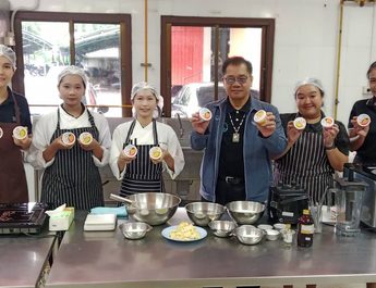 วิทยาลัยอาชีวศึกษาอุตรดิตถ์แปรรูปผลิตภัณฑ์ทางการเกษตรทุเรียนหลงลับแลเป็นไอศครีมหลงลักษณ์