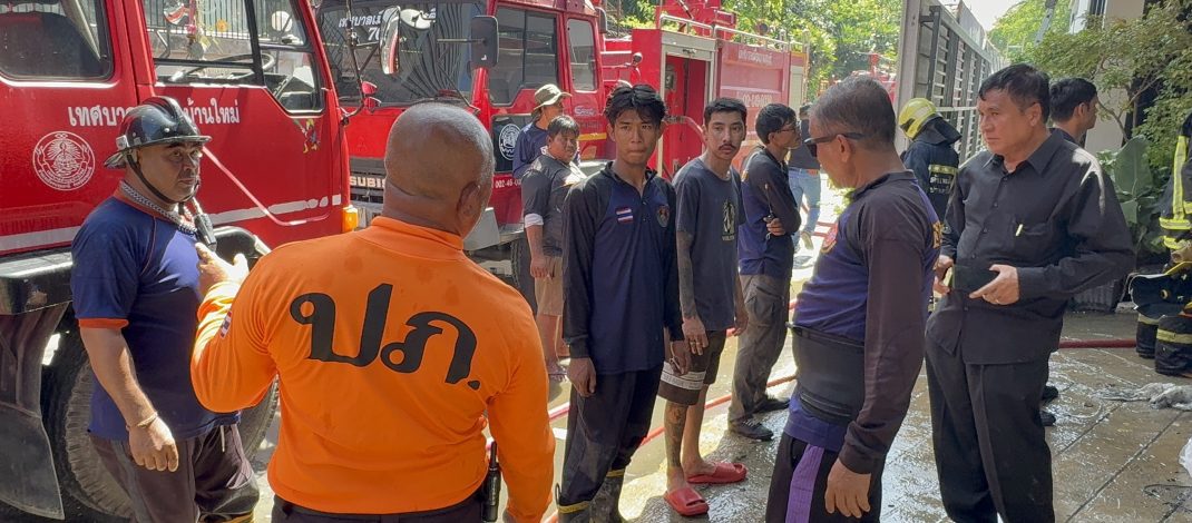 ปทุมธานี ดับเพลิงยังฉีดคลุมเพลิงไหม้โรงงานจัดอิเว้นเสียหายกว่า20ล้าน