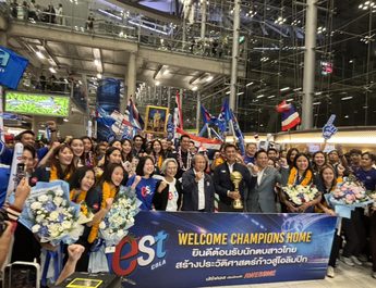 สุดชื่นมื่น ทัพลูกยางสาวไทยกลับถึงบ้าน พร้อมถ้วยแชมป์เอเชีย 2026 จารึกประวัติศาสตร์คว้าตั๋วโอลิมปิก 2028
