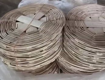 สกลนคร สู้ชีวิต! คุณยายวัย 88 ปี สาน “กะเตี่ยว” นึ่งข้าวขาย สืบสานงานฝีมือกว่า 20 ปี ขายเพียงอันละ 5 บาท