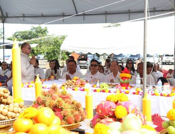 ฉะเชิงเทรา – คึกคัก พิธีบวงสรวง “วันคเณศจตุรถี” วัดโพรงอากาศ “จิรวัฒน์-ราเชน” แจกทานข้าวสาร-น้ำดื่ม กว่า 300 ชุด ให้ชาวบางน้ำเปรี้ยว