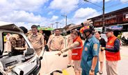 รองผู้ว่าฯ อุตรดิตถ์ พร้อม ปภ. ลงพื้นที่ตรวจสอบเหตุขบวนรถด่วนที่ 8 เฉี่ยวชนรถยนต์ บริเวณทางรถไฟช่วงบ้านด่าน–ศิลาอาสน์