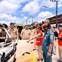 รองผู้ว่าฯ อุตรดิตถ์ พร้อม ปภ. ลงพื้นที่ตรวจสอบเหตุขบวนรถด่วนที่ 8 เฉี่ยวชนรถยนต์ บริเวณทางรถไฟช่วงบ้านด่าน–ศิลาอาสน์