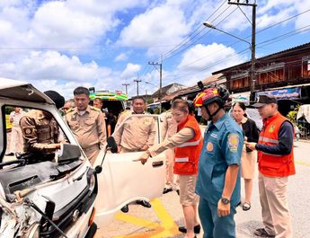 รองผู้ว่าฯ อุตรดิตถ์ พร้อม ปภ. ลงพื้นที่ตรวจสอบเหตุขบวนรถด่วนที่ 8 เฉี่ยวชนรถยนต์ บริเวณทางรถไฟช่วงบ้านด่าน–ศิลาอาสน์