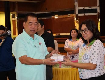 ลพบุรี เทศบาลเมืองลพบุรีมอบแว่นสายตาคุณภาพมีมาตรฐานให้ประชาชน