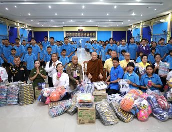 สกลนคร ผู้ใหญ่ใจดีเติมความสุข แต้มรอยยิ้ม สานฝันให้น้องนักเรียน ร.ร.ราชประชานุเคราะห็ 53