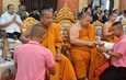 เจ้าคุณแจ้ ทำบุญครบรอบ 10 ปี แห่งการจากลาโยมแม่ปลา หมอเมือง มอบ 6 แสนสนับสนุนการศึกษา พร้อมอุปกรณ์การแพทย์แก่โรงพยาบาลบางพลี