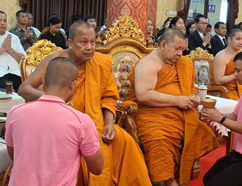 เจ้าคุณแจ้ ทำบุญครบรอบ 10 ปี แห่งการจากลาโยมแม่ปลา หมอเมือง มอบ 6 แสนสนับสนุนการศึกษา พร้อมอุปกรณ์การแพทย์แก่โรงพยาบาลบางพลี