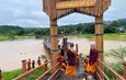 สำนักงานสภาเกษตรกรจังหวัดแม่ฮ่องสอน ร่วมกิจกรรมฟื้นฟูบูรณะสะพานซูตองเป้ หลังประสบภัยพิบัติน้ำท่วม