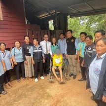นายอำเภอโพนสวรรค์นำทีมลงพื้นที่เยี่ยมผู้มีภาวะพึ่งพิง ประสานทีมสุขภาพดูแลต่อเนื่อง–เร่งซ่อมบ้านให้ปลอดภัย