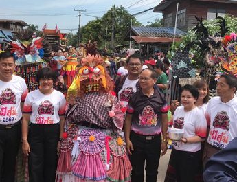 จากตำนาน “บุญข้าวสาก” ของคนอีสาน สู่ “ประเพณีแห่ผีสุ่ม” บ้านเสี้ยวน้อย ชัยภูมิ ชูมรดกภูมิปัญญาวัฒนธรรมบุญเดือนสิบ ขบวนแห่หัวผีสุ่มกว่า 1,000 หัว ต่อยอดท่องเที่ยววิถีชุมชนยั่งยืน