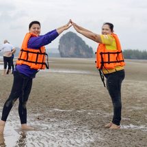 กำนันตำบลบางเตยชวนไปเที่ยวพังงา ชม “ปูมดแดงล้านตัว” โผล่เต็มผืนทราย พร้อมทะเลแหวกเกาะตั้งเลน สัมผัสธรรมชาติอ่าวพังงา