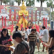 ปทุมธานี สาวเร่งแก้บนท้าวเวสฯหลังรอดโรคร้าย แม่นางกวักฯดลแม่ลูกคืนดี