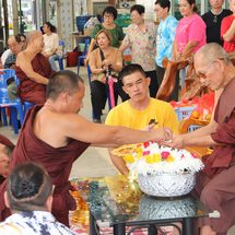 สระบุรี – คณะสงฆ์ และศิษยานุศิษย์ วัดถ้ำกระบอก แสดงมุทิตาจิต คารวะ พระอาจารย์ บุญส่ง ฐานจาโร ประธานมูลนิธิและประธานคณะสงฆ์ วัดถ้ำกระบอก อายุครบ 80 ปี พรรษาที่ 60