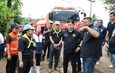 สระบุรีผู้ว่าสระบุรีนำทีมจิตอาสาช่วยเหลือประชาชนหลังน้ำลด