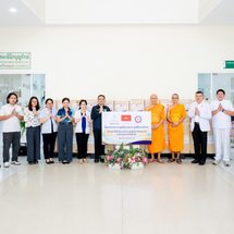 วัดพระธรรมกาย–มูลนิธิธรรมกาย–มูลนิธิธรรมรักษา ส่งมอบยาเพื่อสาธารณสงเคราะห์แก่ สสจ.ปทุมธานี และโรงพยาบาลในสังกัด 8 แห่ง