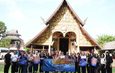 “ภูษาล้านนา” ชวนสัมผัสเสน่ห์เมืองน่านผ่าน “ผ้าลายน้ำไหล”