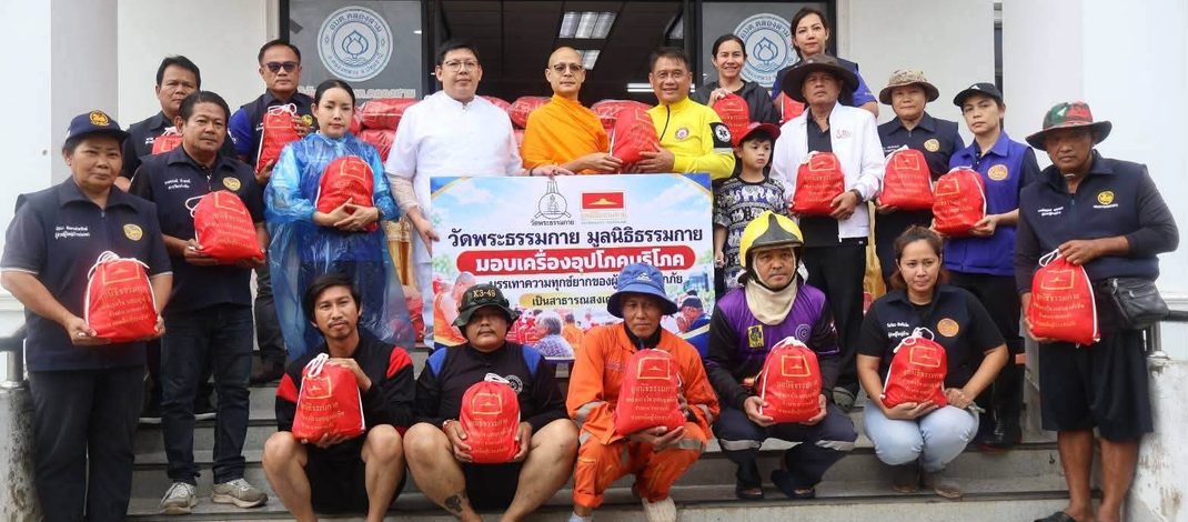เจ้าอาวาสวัดพระธรรมกาย ส่งแรงใจฝ่าอุทกภัยชาวปทุมฯ