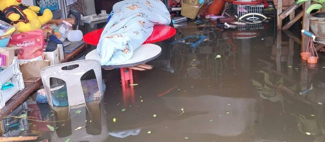 สลด! พบหญิงสูงวัยเสียชีวิตภายในบ้าน ขณะเกิดน้ำท่วมย่านนวมินทร์ เบื้องต้นคาดไฟฟ้ารั่ว
