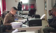 ชาวบ้านนาปลากั้งฯ นำหลักฐานมอบตำรวจ ขอให้ตรวจสอบกรณีตัดไม้ในพื้นที่สาธารณะ 59 ไร่